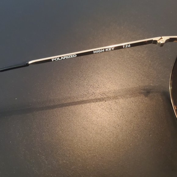 Quay NWOT High Key Two Tone Polarized Black Smoke Lens Sunglasses - Picture 3 of 6